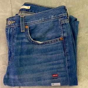 Selling it because I didn’t like how it fit me so I also never wore it